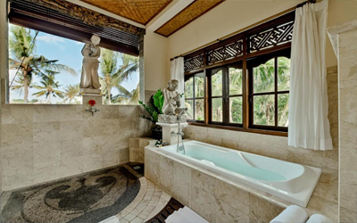 Many rooms offer rooms with a bathtub with spectacular views.