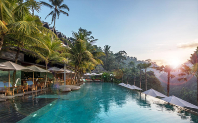 The Jungle Fish infinity pool features a cocktail bar. Enjoy views overlooking a dense forest.