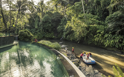 The riverside infinity pool is also the starting point for daring couples who'd like to give rafting on Ayung river a go.