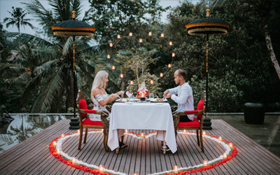 For couples on a honeymoon or romantic getaway, the hotel offers a romantic private dining package.