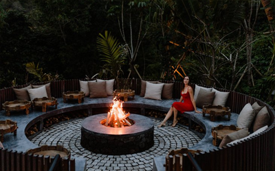 At night, a bonfire is lit. Joining the bonfire is a great way to meet some other couples visiting Bali.
