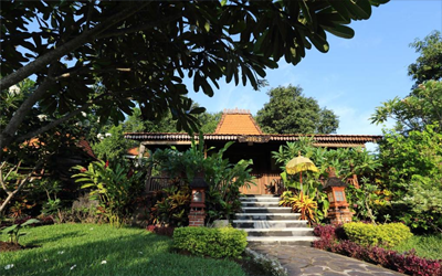 Spend the night in one of the traditional indonesian Joglo's.