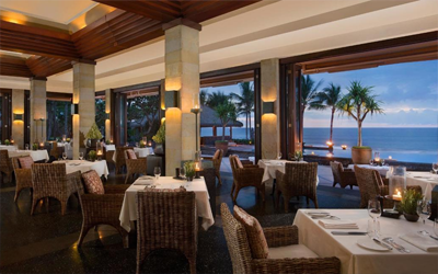 Wine and dine in the oceanfacing restaurant.